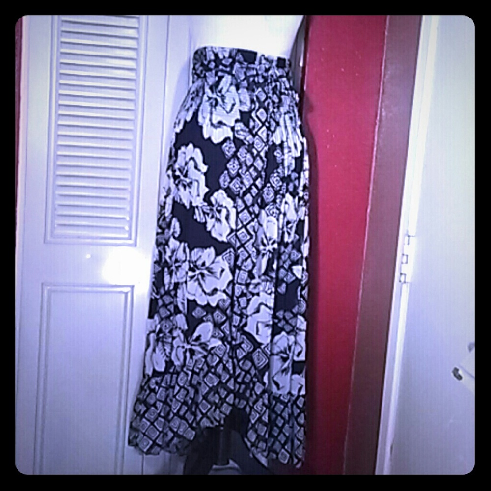 White house/Black market maxi skirt